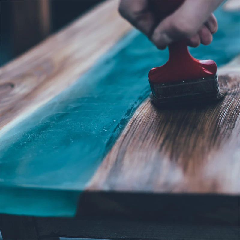 Epoxidharztisch lackiert oder geölt? Unser Guide zur Auswahl der richtigen Veredelung