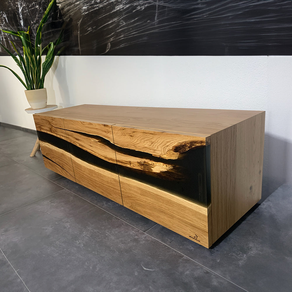 Sideboard und Lowboard aus Epoxidharz und Massivholz Eiche