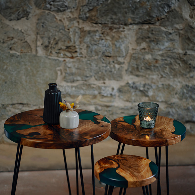 Set - Couchtische rund aus Nussbaum. Modell Schluchsee