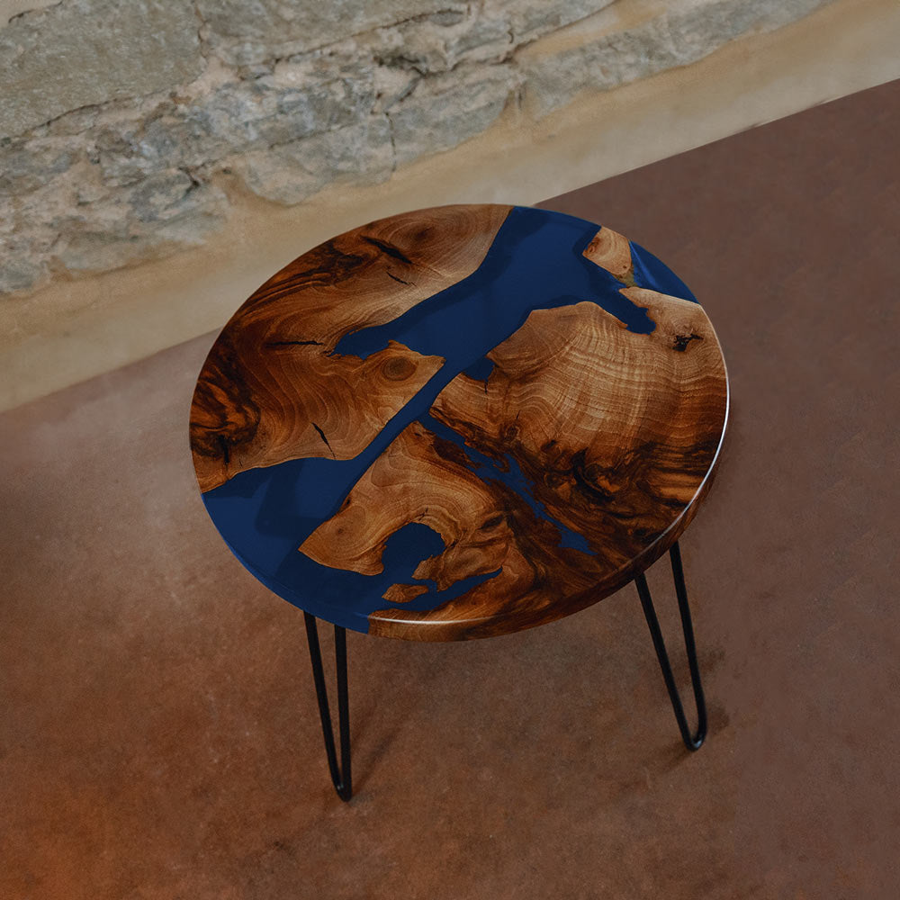 Beistelltisch Epoxidharz rund aus Nussbaum. Epoxidharz Blau. Modell Schluchsee