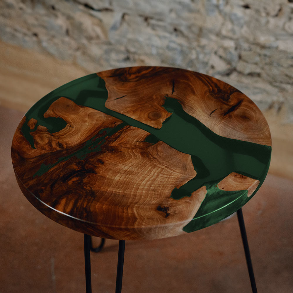 Beistelltisch_Epoxidharz rund aus Nussbaum. Epoxidharz grün. Modell Schluchsee