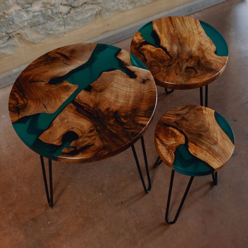Epoxy Beistelltisch rund aus Nussbaum Epoxidharz smaragd-grün. Modell Schluchsee