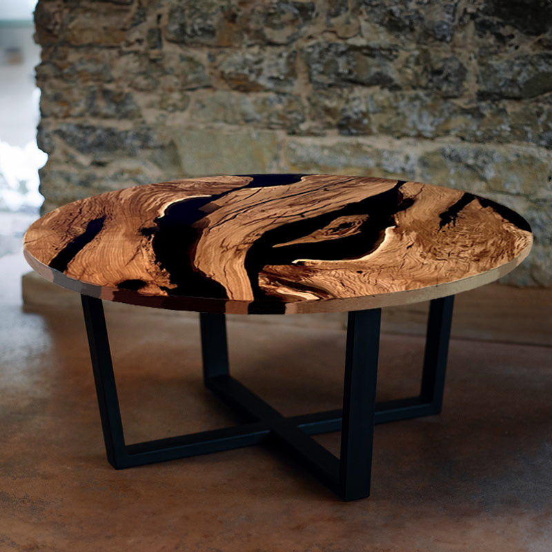Epoxidharz Couchtisch. Couchtisch Nussbaum rund mit Epoxidharz schwarz. Modell Wildsee