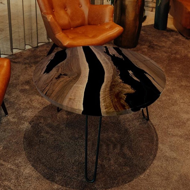 Couchtisch Nussbaum rund mit Epoxidharz schwarz. Modell Gletschersee