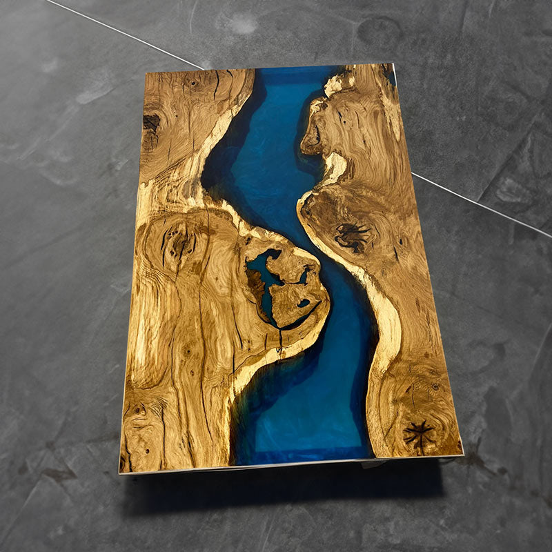 Couchtisch Nussbaum mit Epoxidharz. Modell Bergbach von schwarzhirsch