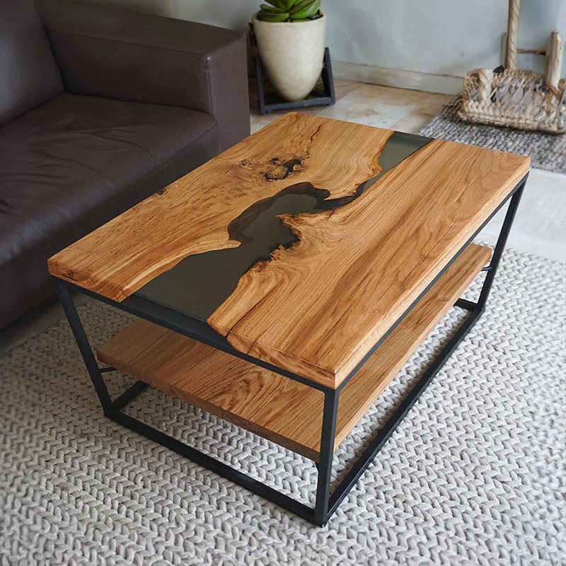 Couchtisch Epoxidharz aus Eiche mit Cube-Gestell. Modell Rötenbach