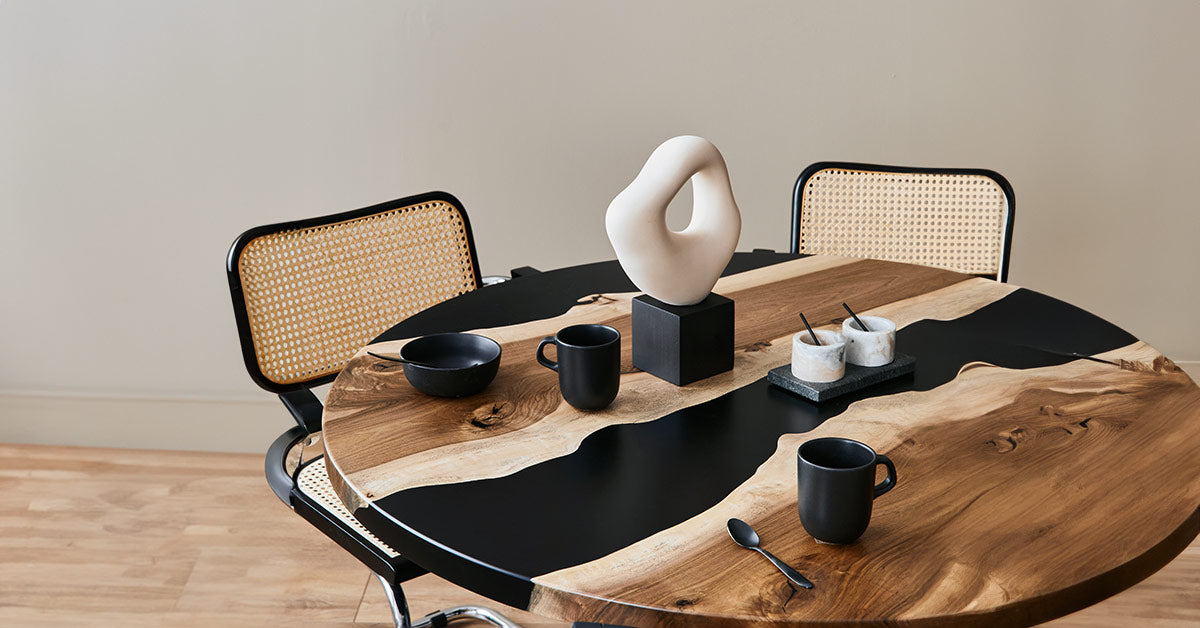 Epoxidharz Tisch rund dekoriert Nussbaum in schwarz