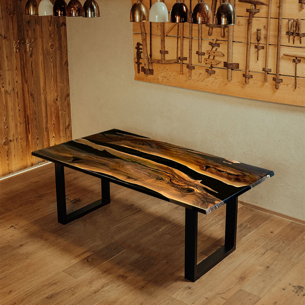 Epoxidharz-Tisch aus dunklem Nussbaum mit U-Form-Gestell von Schwarzhirsch