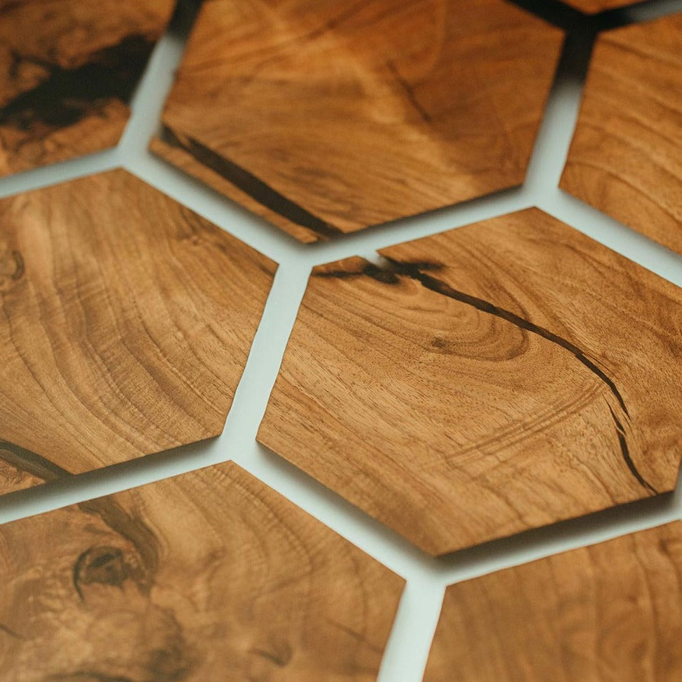 Tisch Epoxidharz aus Nussbaum. Fertiges Unikat