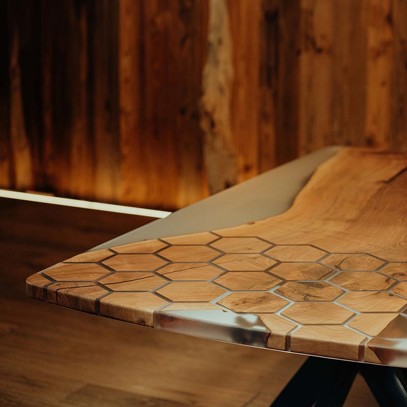 Epoxidharz Tisch aus Nussbaum. Fertiges Unikat