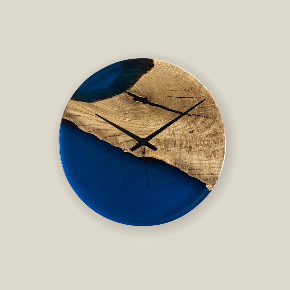 Epoxidharz Uhr aus Eiche blau