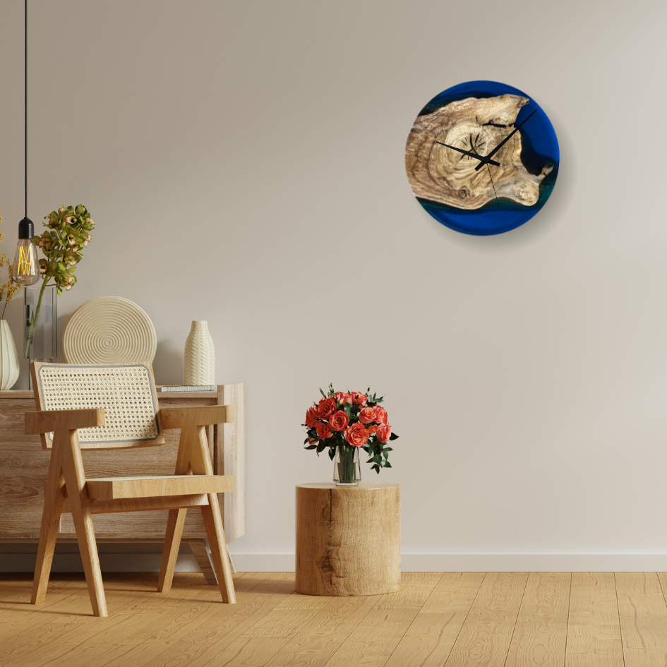 Epoxidharz Uhr aus Nussbaum blau