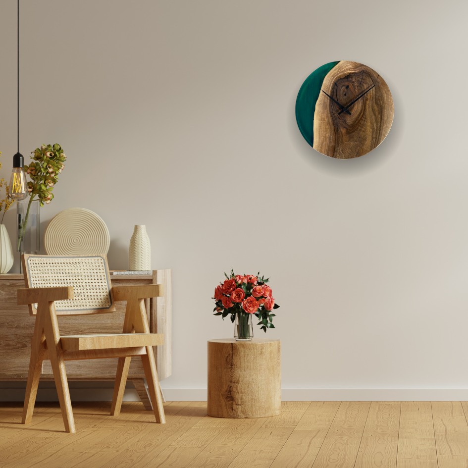 Epoxidharz Uhr aus Nussbaum grün