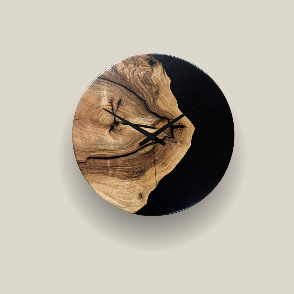 Epoxidharz Uhr aus Nussbaum schwarz