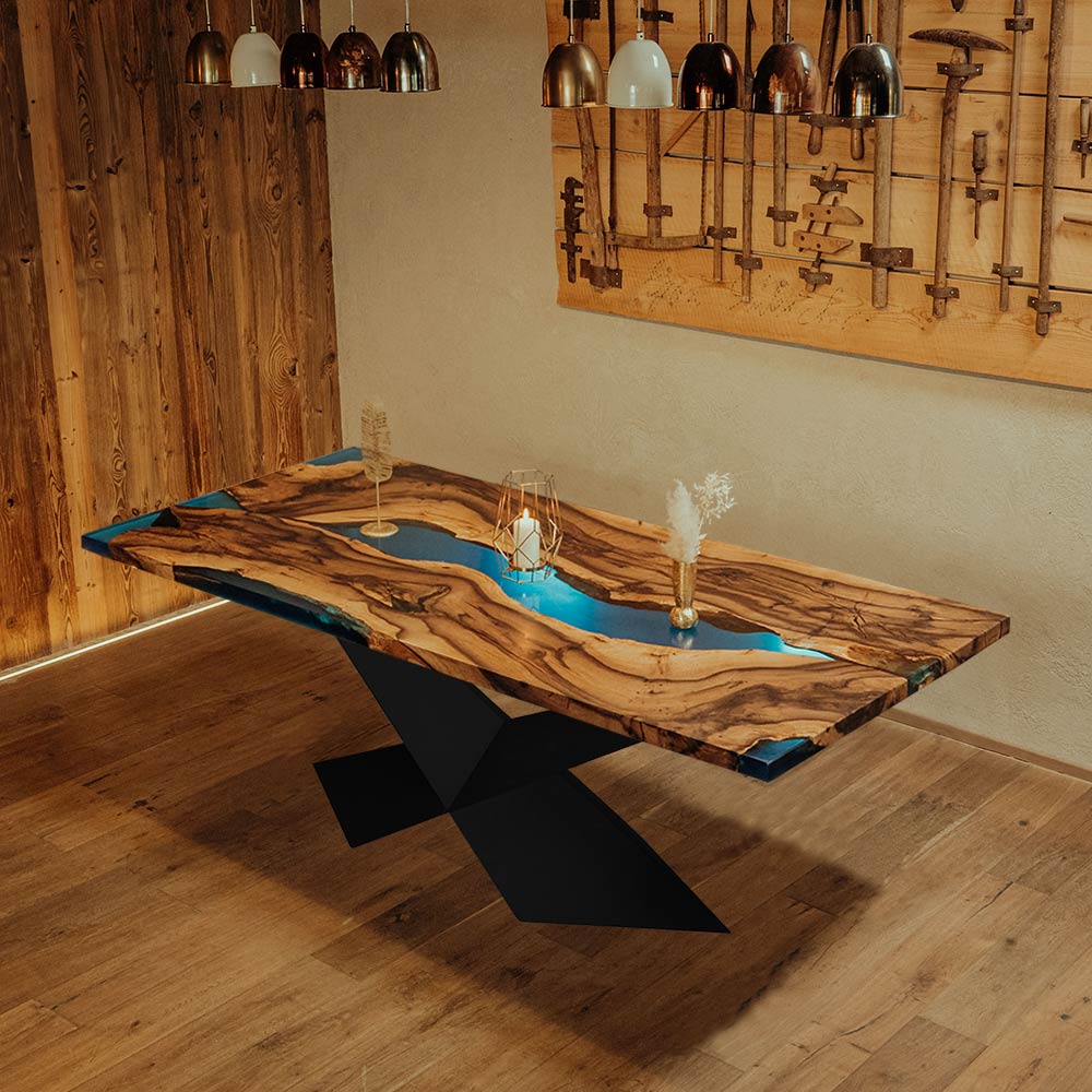 Epoxidharz Tisch aus Nussbaum mit X-Traeger