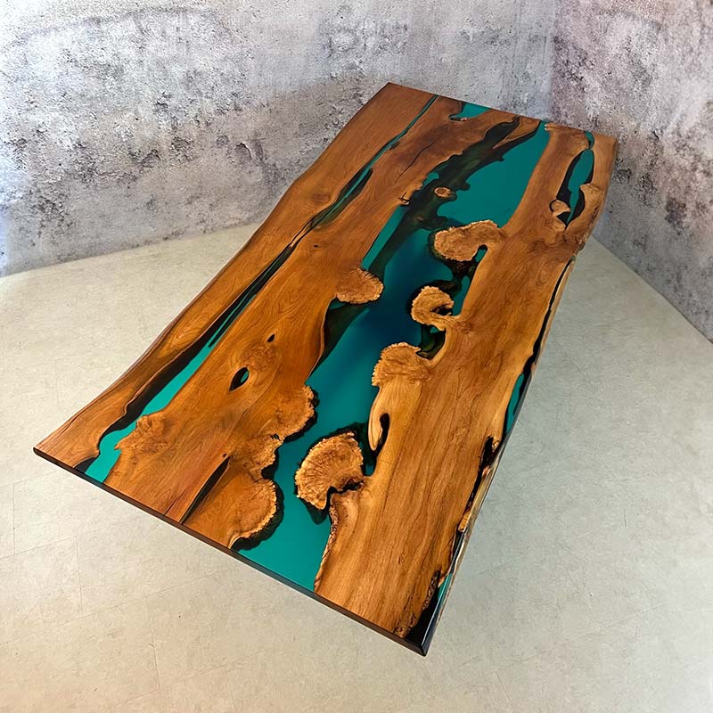 Epoxidharz Tisch aus Akazie mit Kreuzgestell. Modell Gletschersee von Schwarzhirsch