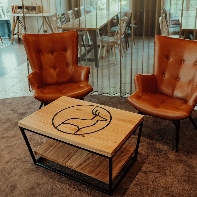 Couchtisch Eiche mit individuellem Logo.Dein Logo - Dein Massivholztisch