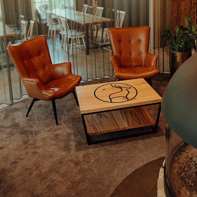 Couchtisch Eiche mit individuellem Logo.Dein Logo - Dein Massivholztisch