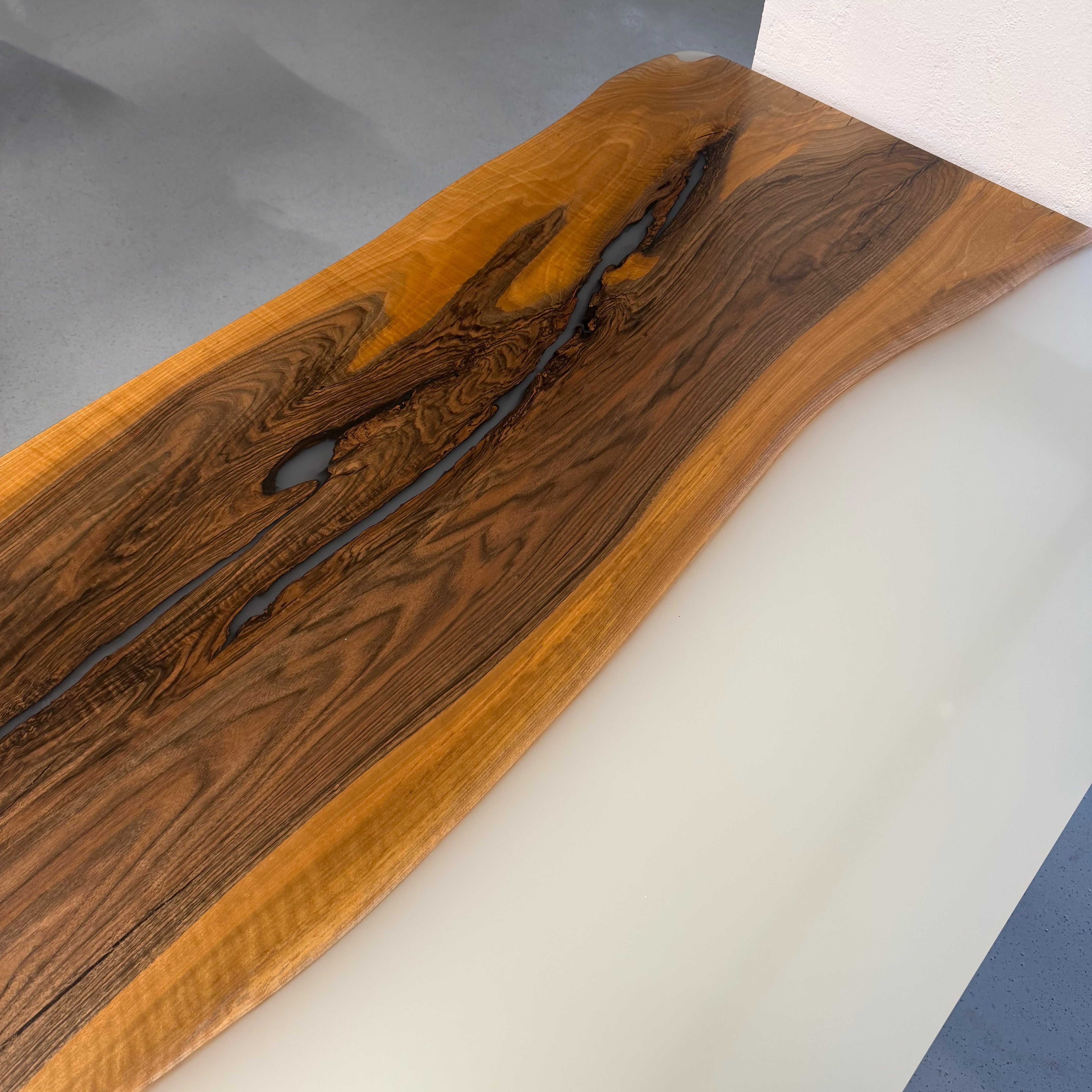 Sale! Epoxidharz Esstisch aus Nussbaum | 180 x 90 cm