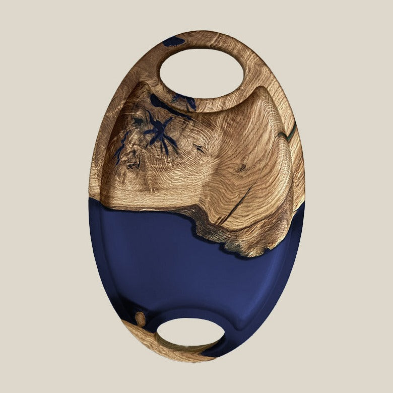 Servierplatte aus Epoxidharz und heller Eiche. Modell Kuckuck in blau