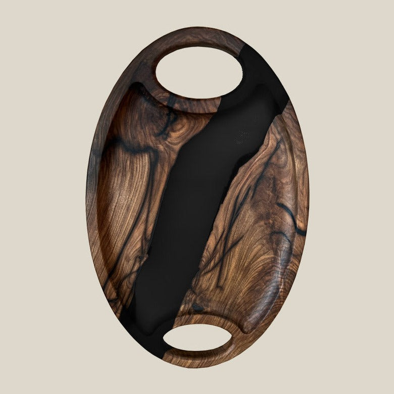 Servierplatte aus Epoxidharz und dunklem Nussbaum in schwarz