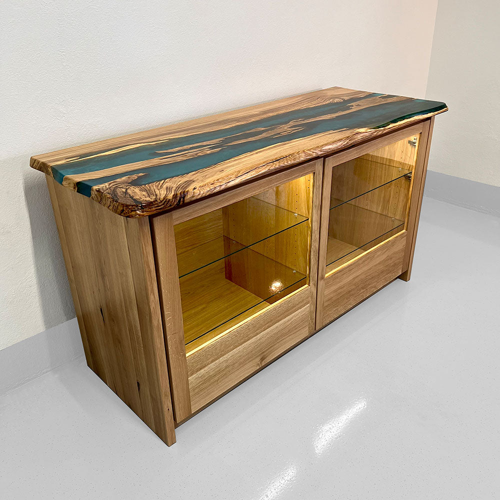 Sideboard Epoxidharz - Kommode aus Epoxidharz und Massivholz mit Glaseinlagen und Glastueren