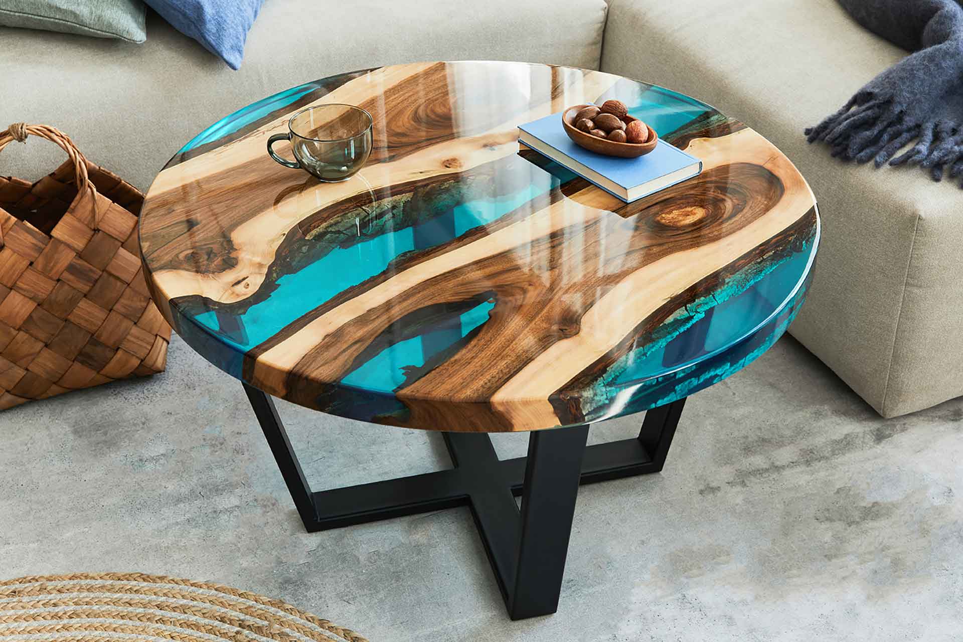 Epoxidharz Couchtisch schwarzhirsch