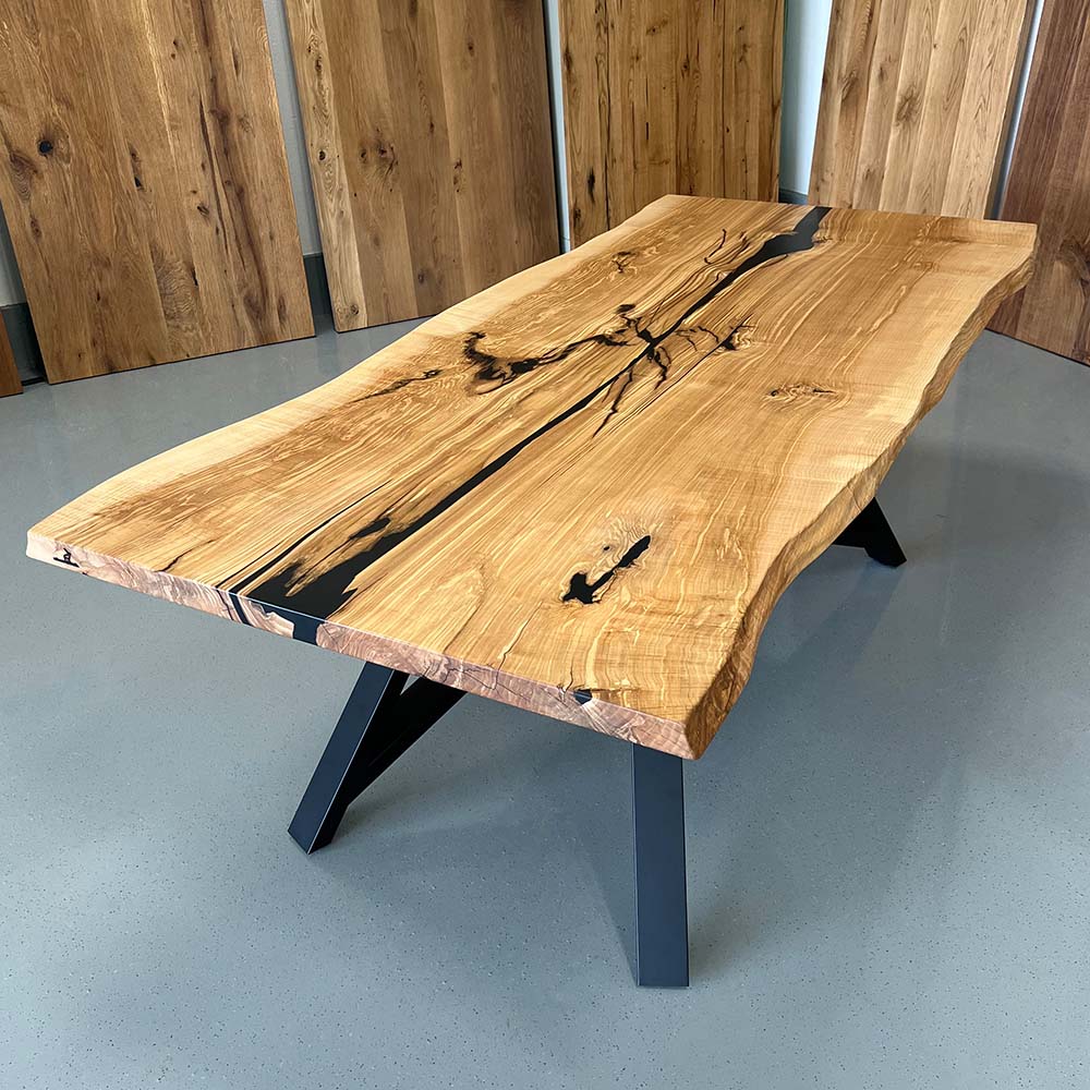 epoxidharz Tisch aus Esche mit Baumkante