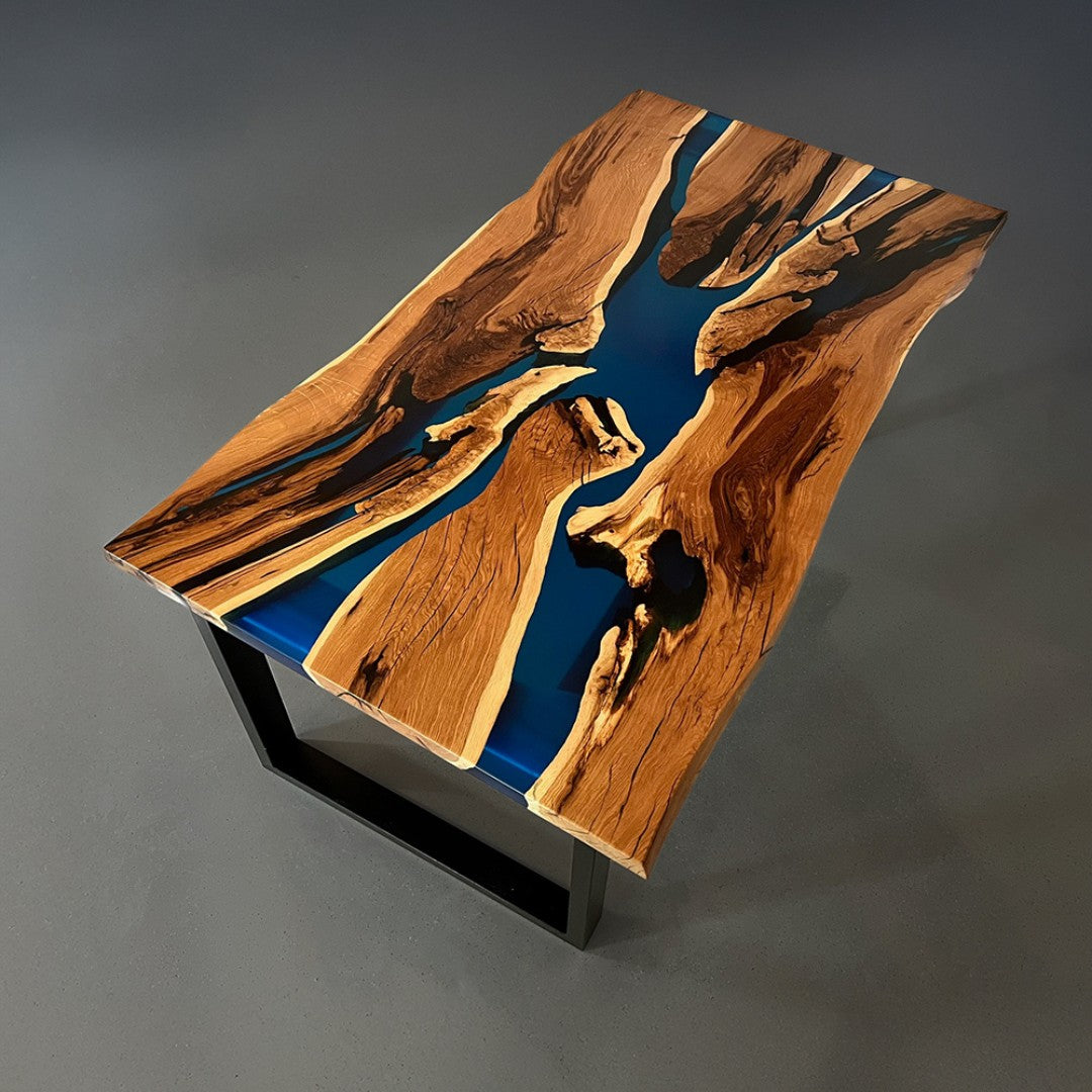 Epoxidharz Tisch aus Nussbaum in blau | Modell Adria Nussbaum