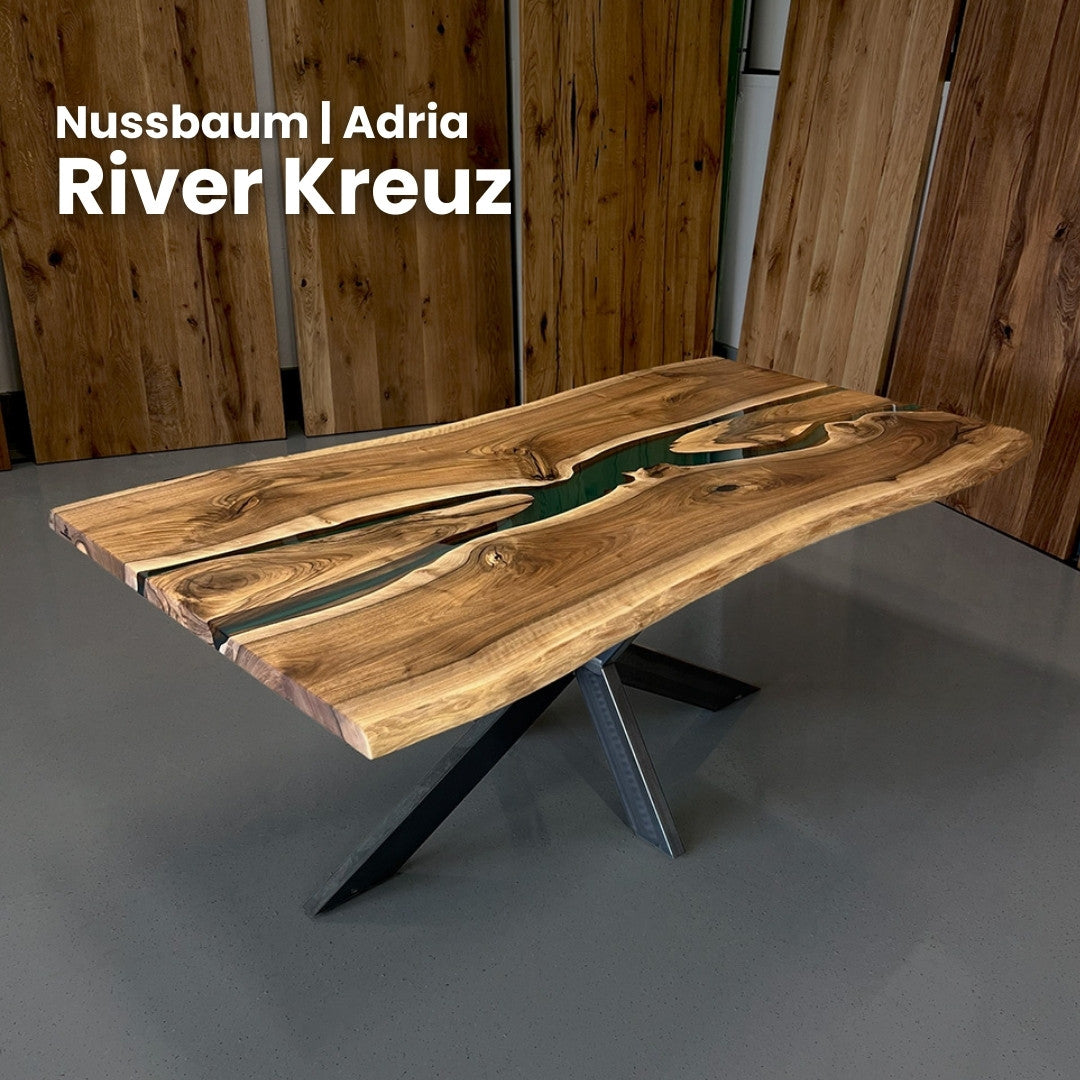 Epoxidharz Tisch aus Nussbaum in waldgrün | Modell Adria Nussbaum