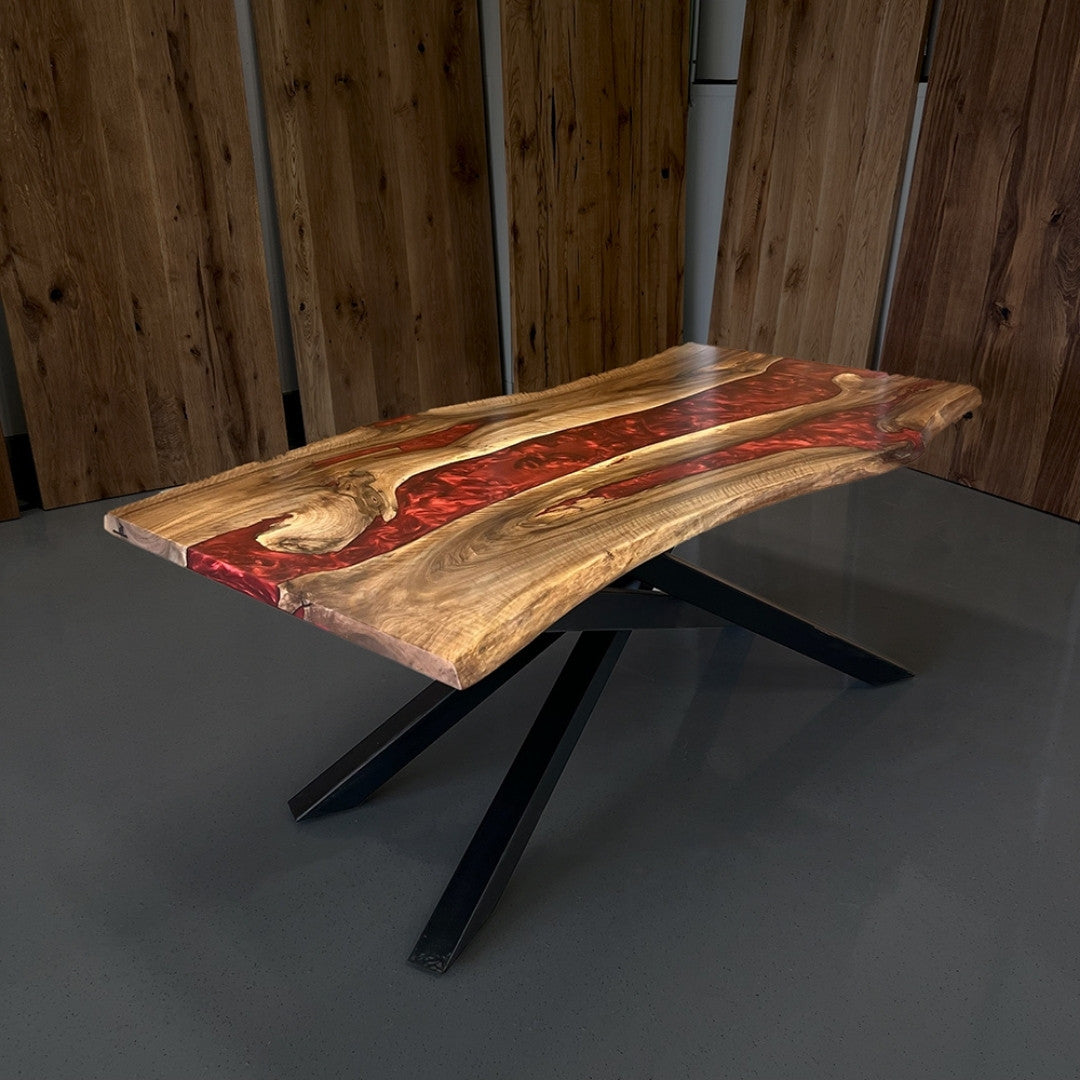 Epoxidharz Tisch aus Nussbaum in weinrot pigmentiert | Modell Kinzig
