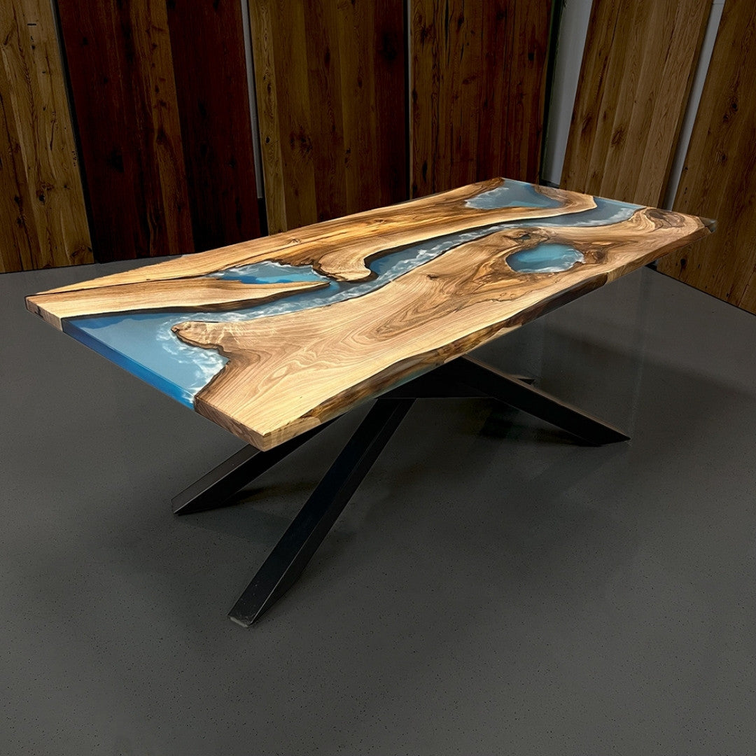Epoxidharz Tisch aus Nussbaum hellblau mit Wellenoptik | Modell Hegau