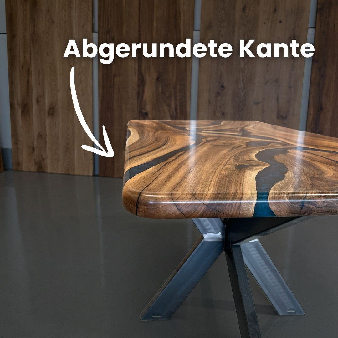 Epoxidharz Tisch aus Nussbaum blau pigmentiert | Modell Wildsee