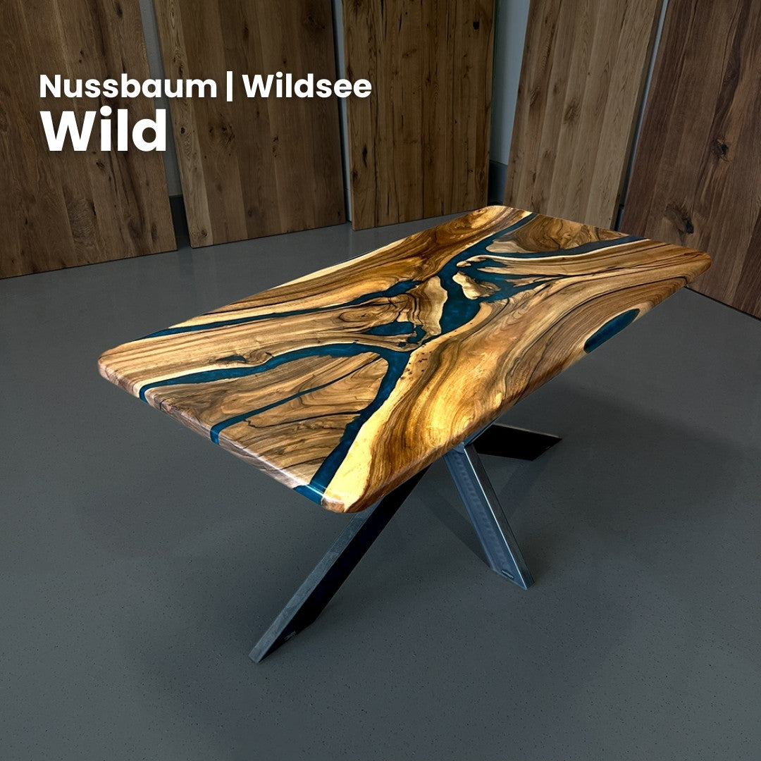 Epoxidharz Tisch aus Nussbaum blau pigmentiert | Modell Wildsee