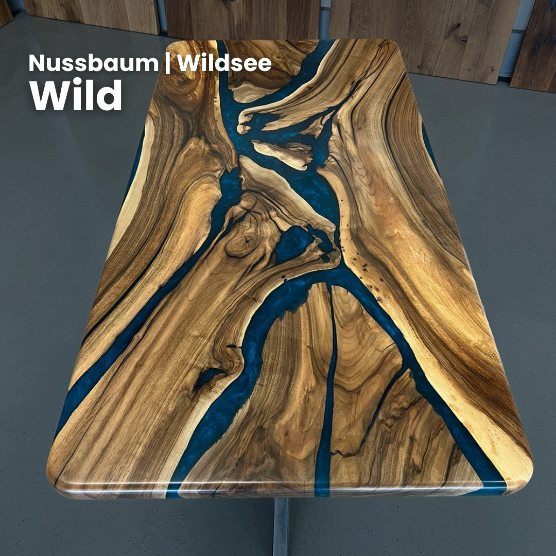 Epoxidharz Tisch aus Nussbaum blau pigmentiert | Modell Wildsee