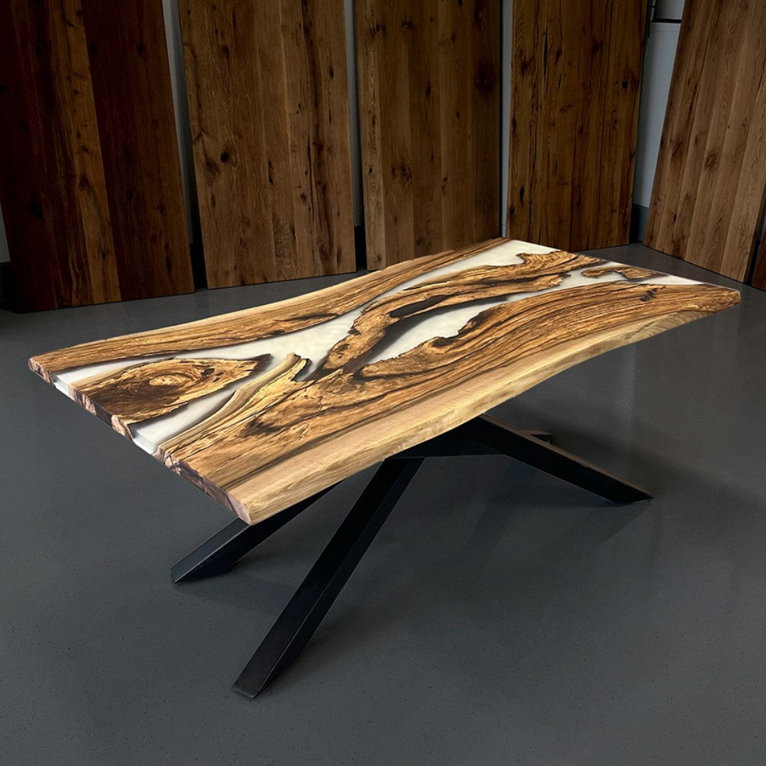 Epoxidharz Tisch aus Nussbaum in weiß | Modell Wildsee