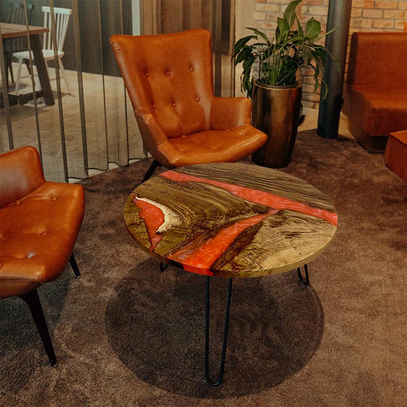 Couchtisch rund mit Epoxidharz lava. Modell Hegauvulkan von schwarzhirsch