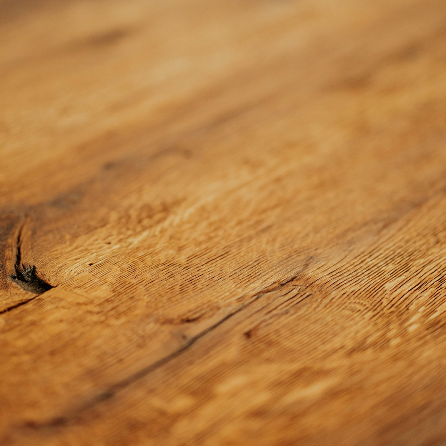 So pflegst Du Deinen Epoxidharz- und Massivholztisch richtig: Tipps für langanhaltende Schönheit von geölten Oberflächen