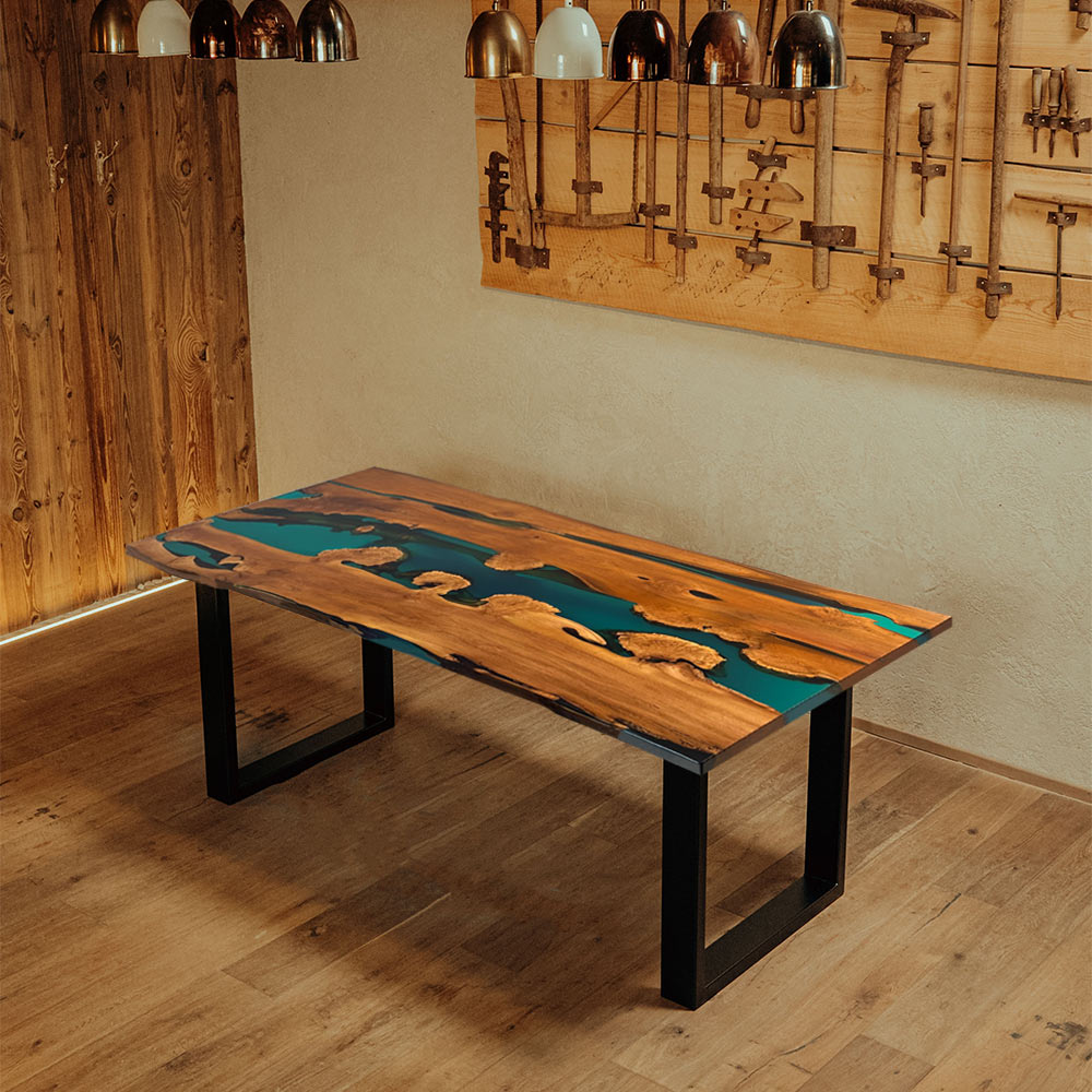 Epoxy Tisch aus türkisem Epoxidharz und massivem Akazienholz mit U-Form Tischgestell