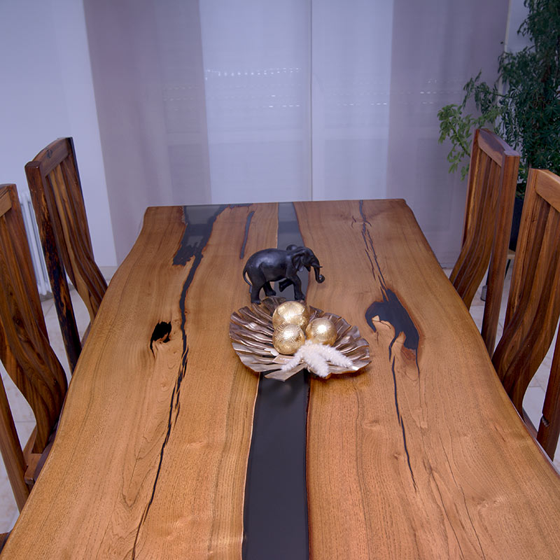 Epoxidharz Tisch. Dekorierter Epoxidharz Tisch mit 6 Stühlen. Esstisch aus Akazie Modell Kuckuck Nummer 2 mit X-Gestell von schwarzhirsch