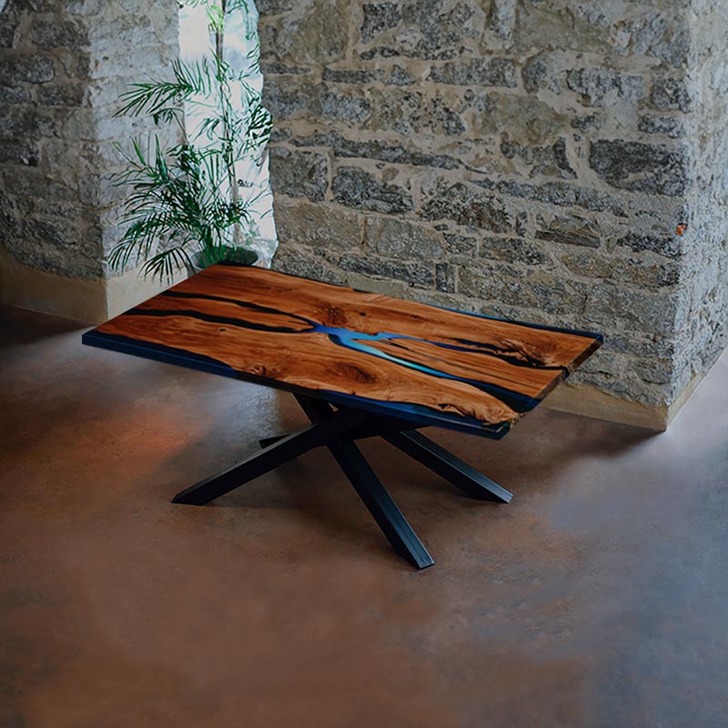 Epoxidharz Tisch aus rustikaler Eiche mit Spidergestell. Modell Adria von schwarzhirsch