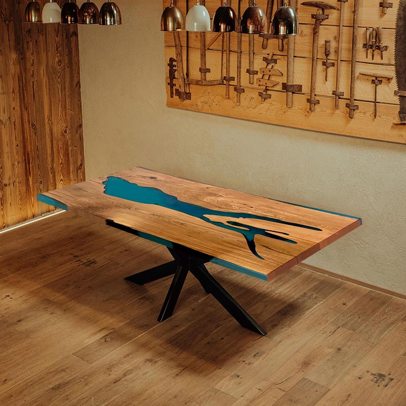Epoxidharz Tisch. Esstisch aus Eiche Modell Bodensee mit Kreuzgestell von Schwarzhirsch