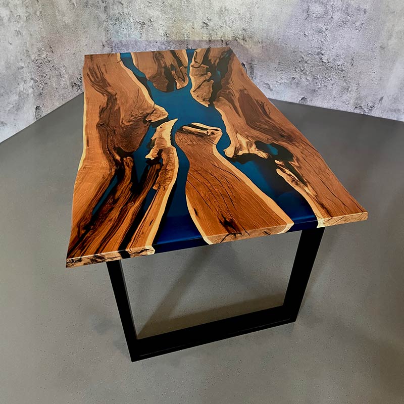 Epoxidharz Tisch aus Nussbaum mit U-Gestell. Modell Adria Nuss von schwarzhirsch