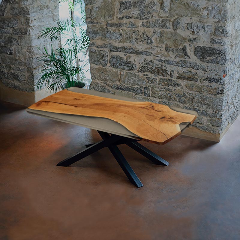 Epoxidharz Tisch aus Nussbaum Stammbohle. Modell Klippeneck von schwarzhirsch