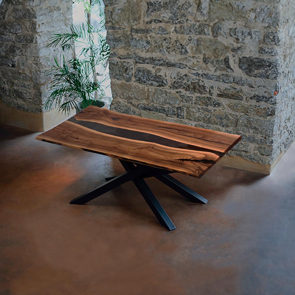 River Table aus Nussbaum mit Spidergestell. Modell Lermoos