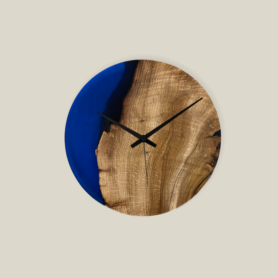 Epoxidharz Uhr aus Nussbaum blau in 30 cm. fertiges Unikat 07
