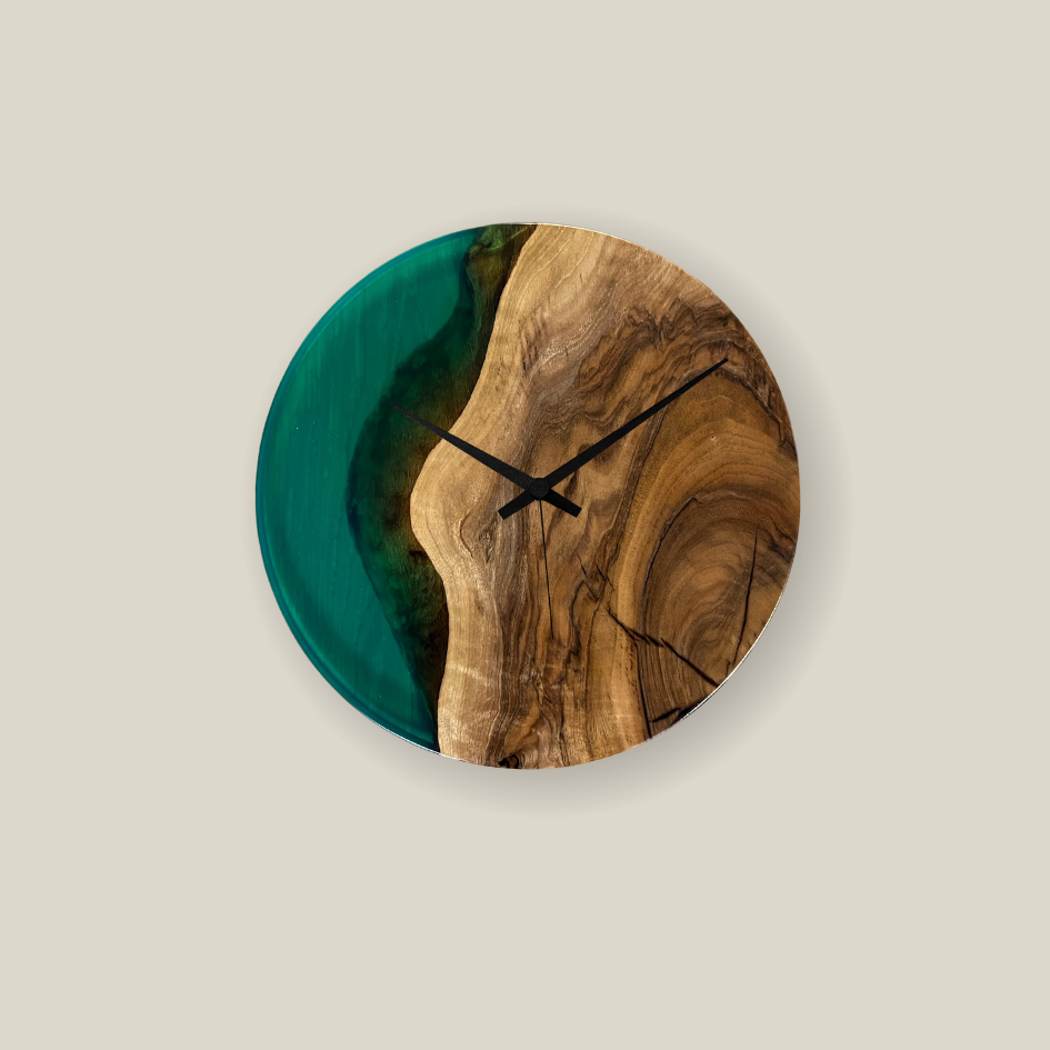 Epoxidharz Uhr aus Nussbaum grün. 30 cm. Fertiges Unikat 11
