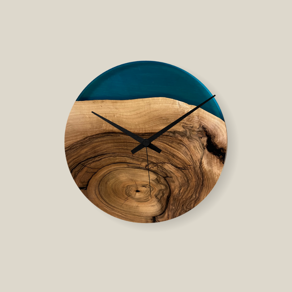 Epoxidharz Uhr aus Nussbaum türkis-blau
