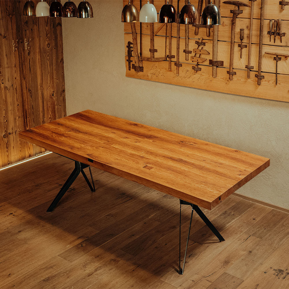 Massivholz-Tisch aus heller Eiche von Schwarzhirsch