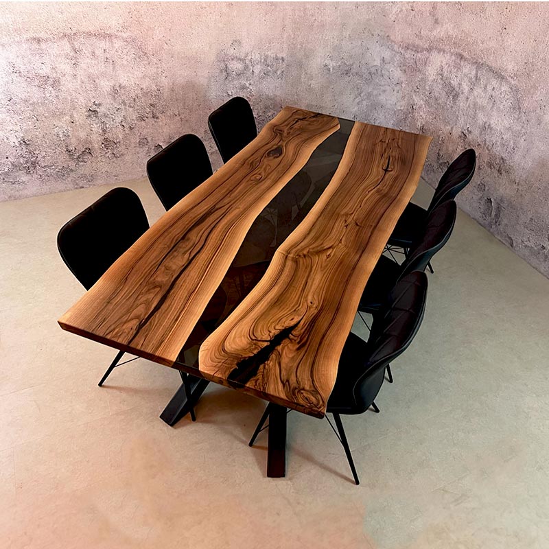 Bestuhlter River Table aus Nussbaum mit grau-transparentem Epoxidharz. Modell Lermoos von schwarzhirsch